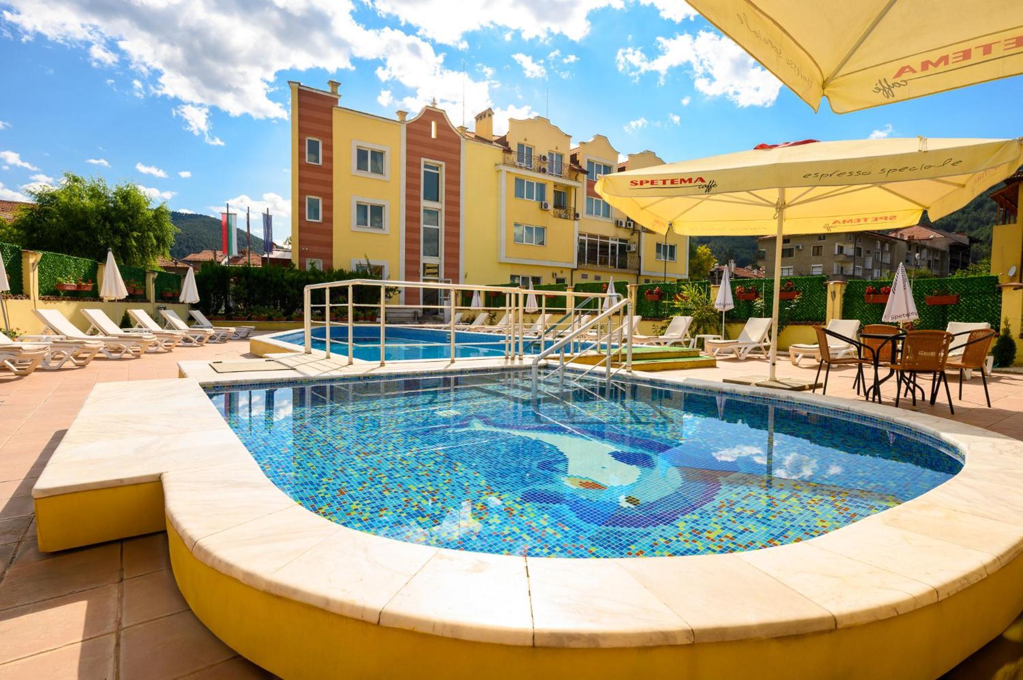 Spa Hotel Holiday ヴェリングラード エクステリア 写真