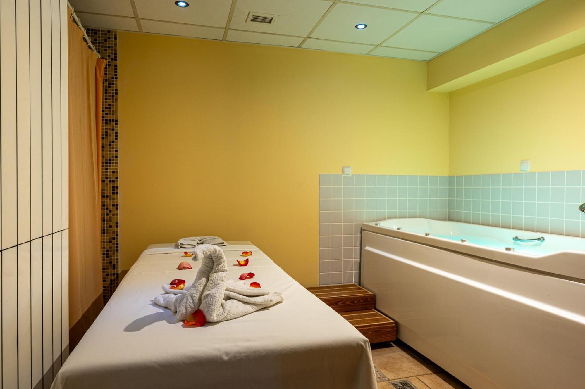 Spa Hotel Holiday ヴェリングラード エクステリア 写真